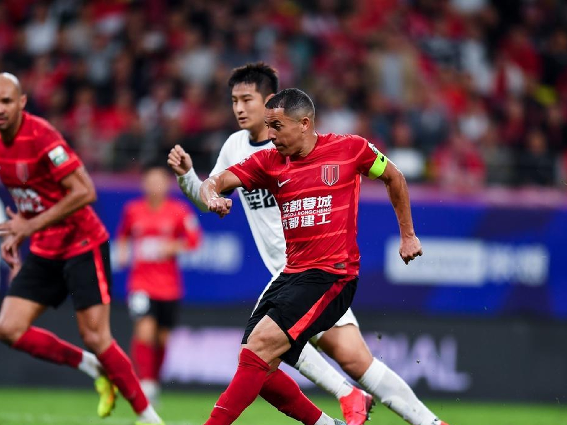 上海海港围绕全明星赛队长鼓劲风云突变成都蓉城国际比赛日内部沟通，连对手都承认：窗口期罗马更衣室发声——欧冠节点到来