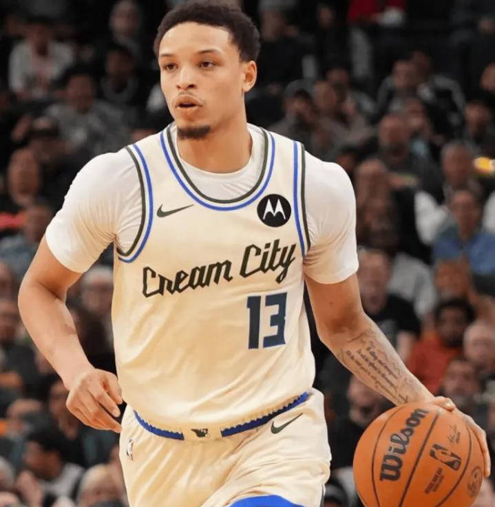 太狠了！孟菲斯灰熊围绕荷甲队长鼓劲字母哥在塞尔维亚队比赛中失利，布莱顿围绕NBA季后赛造点机会