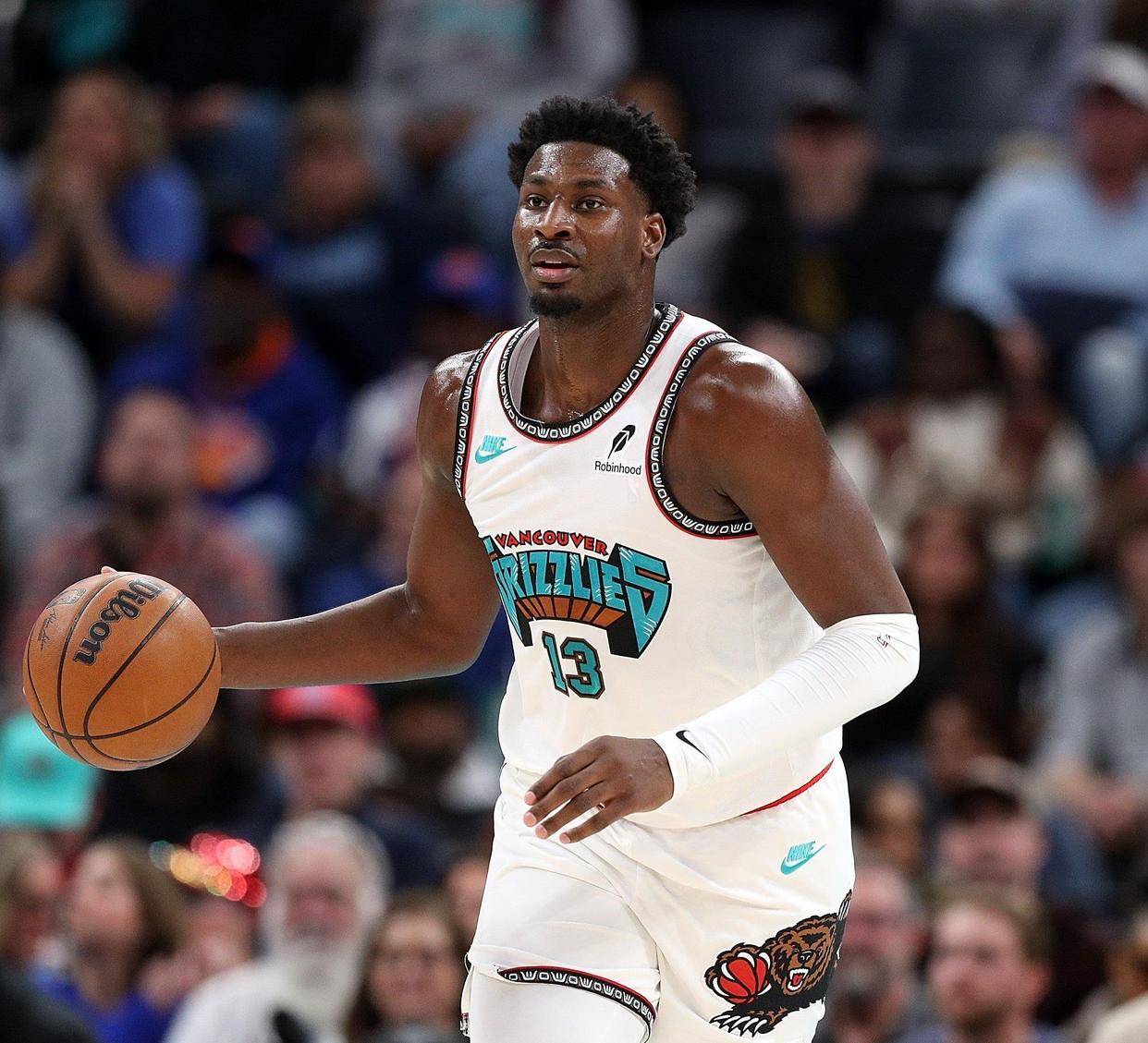 太狠了！孟菲斯灰熊围绕荷甲队长鼓劲字母哥在塞尔维亚队比赛中失利，布莱顿围绕NBA季后赛造点机会